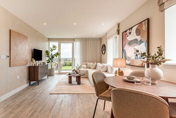 2 Bedroom Flat For Sale In Lampton Parkside, Lampton Road, TW3