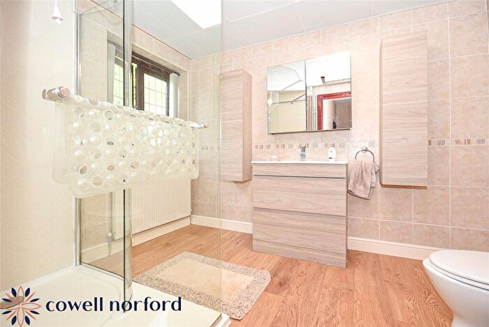 3 Bedroom End Of Terrace House For Sale In Hollin Lane, Bamford, Rochdale, OL11