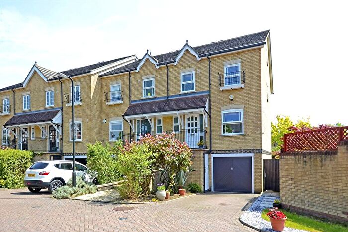 4 Bedroom House To Rent In Lynwood Road, Thames Ditton, Surrey, KT7