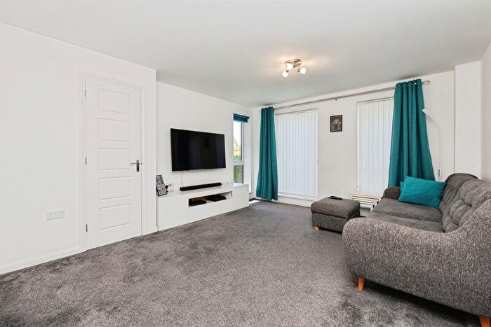2 Bedroom Flat For Sale In Hengrove Way, Bristol, BS4