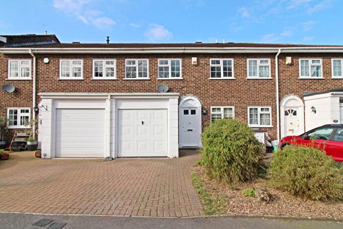 3 Bedroom Terraced House For Sale In Caygill Close, Bromley, BR2