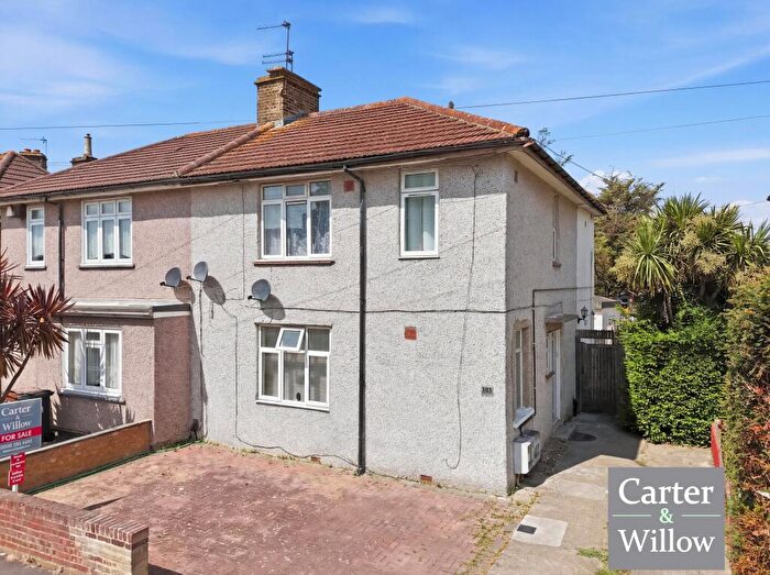 3 Bedroom Flat For Sale In Gainsborough Road, Dagenham, RM8