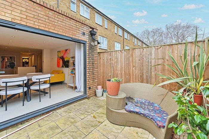 4 Bedroom Terraced House For Sale In Mandela Street, Oval, London, SW9
