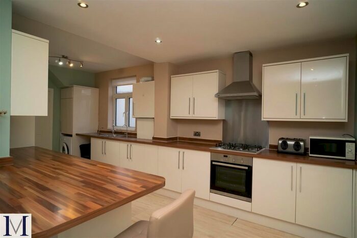 3 Bedroom Semi-Detached House To Rent In Upper Sutton Lane, Heston, Hounslow TW5