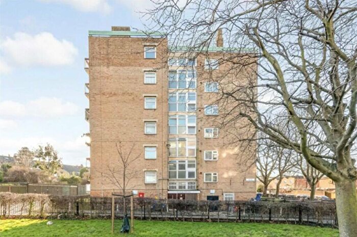 2 Bedroom Flat To Rent In Friern Road, East Dulwich, SE22