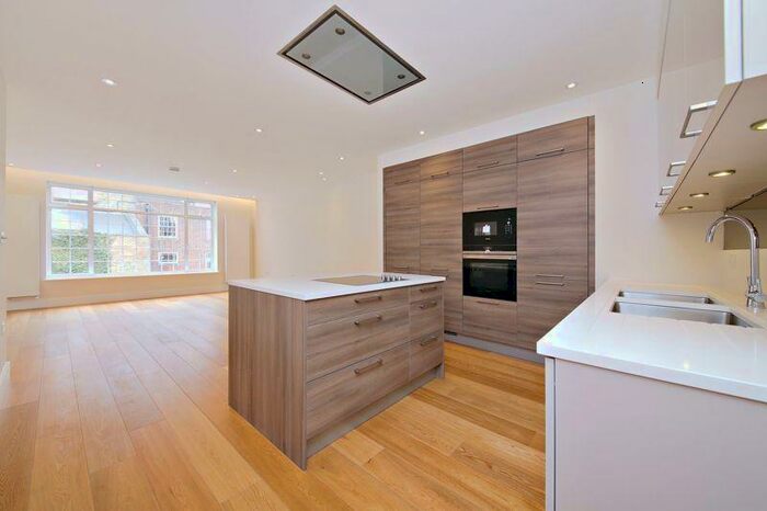 2 Bedroom Apartment To Rent In Beechcroft Avenue, Golders Green, NW11