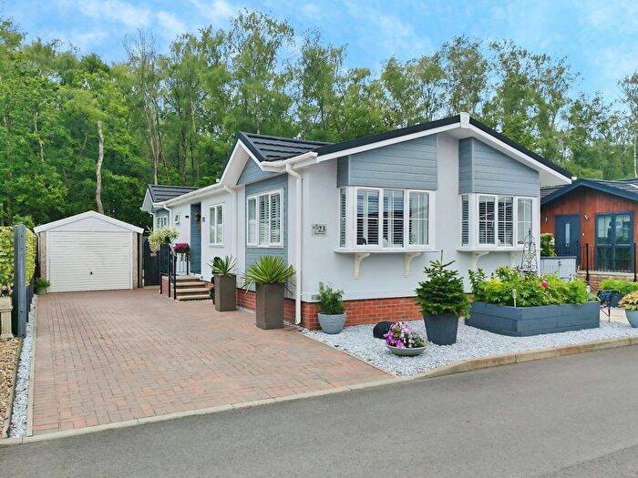 2 Bedroom Park Home For Sale In Badgerwood, West Road, Wokingham, RG40