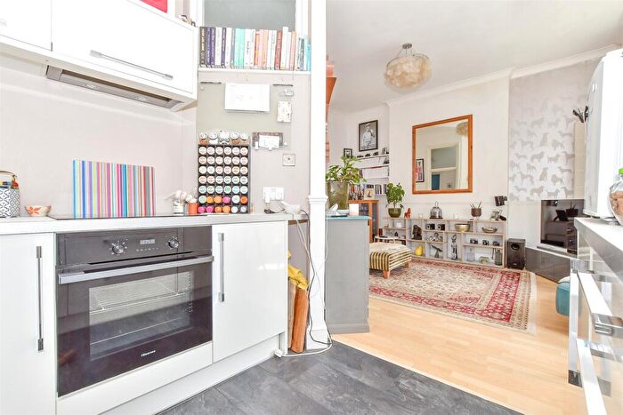 2 Bedroom Apartment For Sale In Nightingale Road, Southsea, Hampshire, PO5