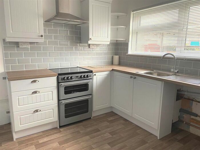 2 Bedroom Bungalow To Rent In Kesteven Court, Carew, Tenby, SA70