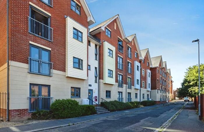 2 Bedroom Flat To Rent In Jacob House, Portsmouth, Portsmouth, Hampshire, PO1