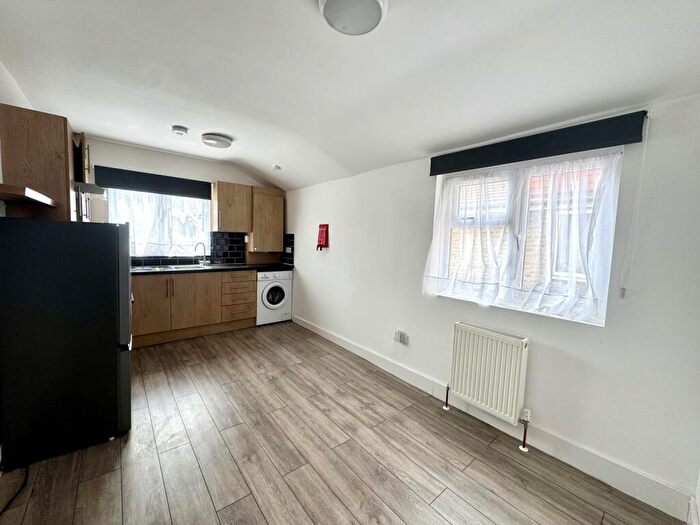 1 Bedroom Apartment To Rent In Kirton Road, Upton Park, E13