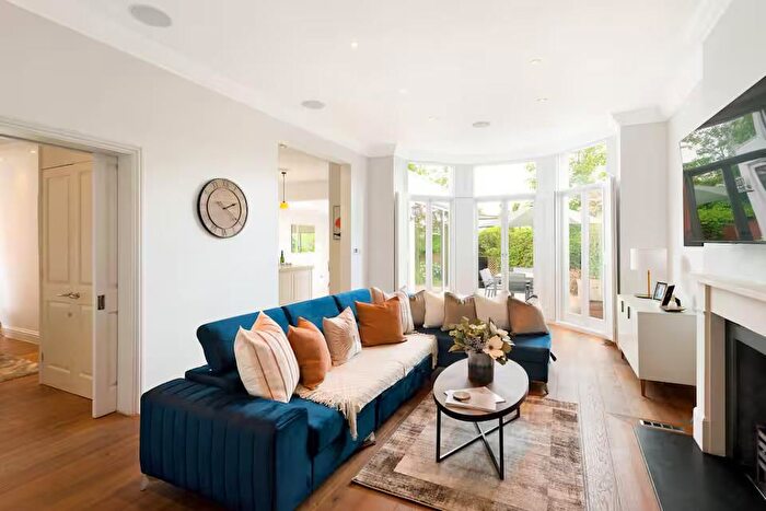 3 Bedroom Flat For Sale In Elsworthy Road, Primrose Hill, London, NW3