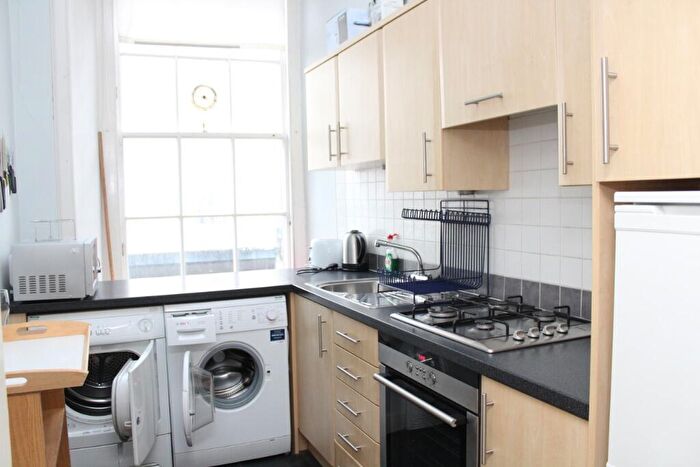 2 Bedroom Flat To Rent In Lothian Street, Edinburgh, EH1