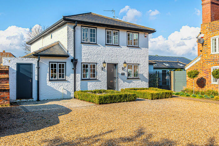 4 Bedroom Detached House For Sale In High Road, Fobbing, SS17