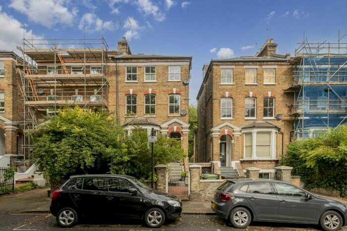 2 Bedroom Flat To Rent In Hartham Road, Kentish Town, N7