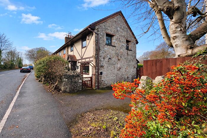 2 Bedroom End Of Terrace House For Sale In Weston Road, Failand., BS8