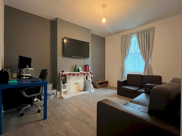 1 Bedroom Maisonette To Rent In Green Lane, Goodmayes, Ilford, IG3