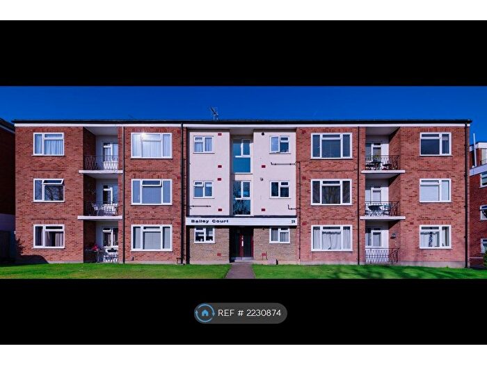 2 Bedroom Flat To Rent In Bailey Court, Highams Park, E4