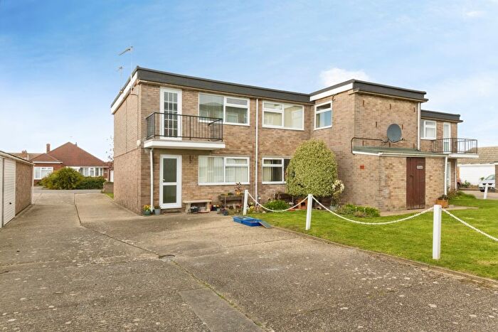 2 Bedroom Flat For Sale In Easton Way, Frinton-On-Sea, Essex, CO13