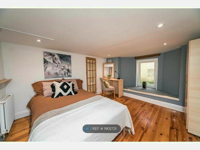 5 Bedroom Terraced House To Rent In Donnington Road, Reading, RG1