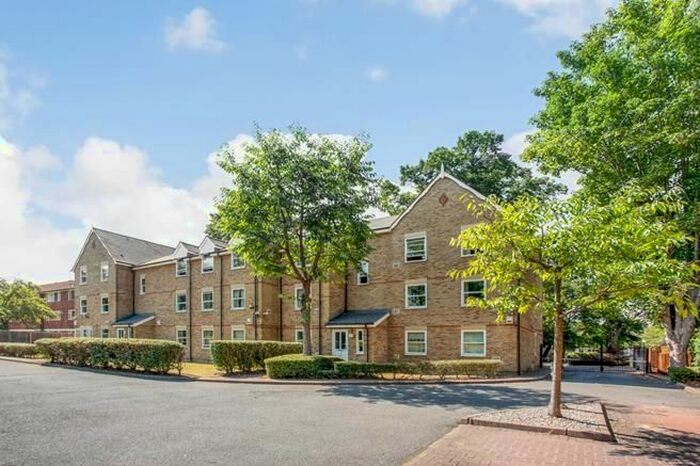 2 Bedroom Flat To Rent In Croxted Road, London, SE21