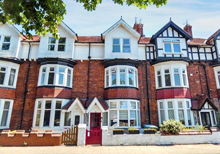 2 Bedroom Flat For Sale In Flat, West Avenue, Filey, North Yorkshire, YO14