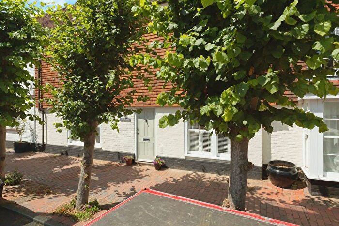 2 Bedroom Flat For Sale In High Street, Burwash, TN19