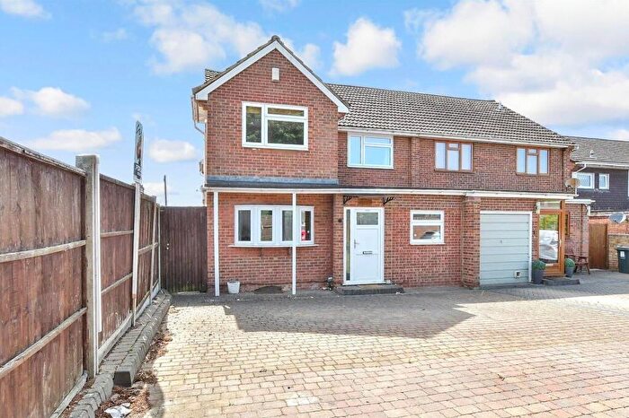 4 Bedroom Semi-Detached House To Rent In Foxwood Road Bean, DA2