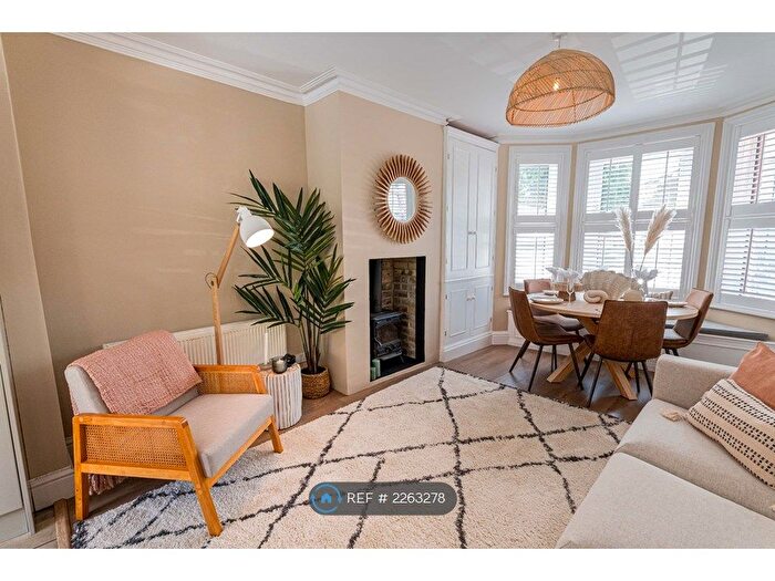 4 Bedroom Semi-Detached House To Rent In Pottery Road, Poole, BH14