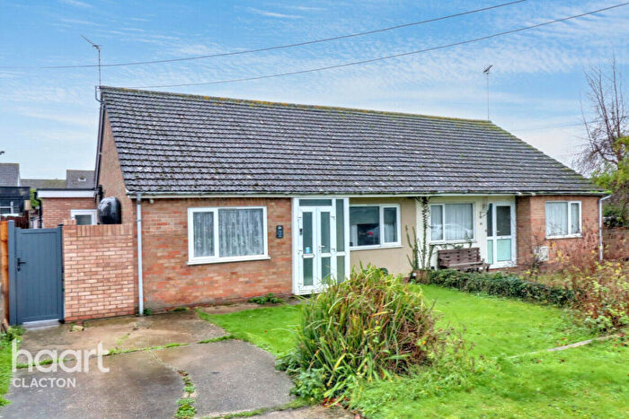5 Bedroom Chalet For Sale In The Street, Clacton-On-Sea, CO16