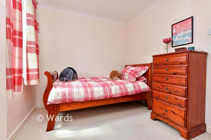 2 Bedroom Flat For Sale In Kirbys Lane, Canterbury, Kent, CT2