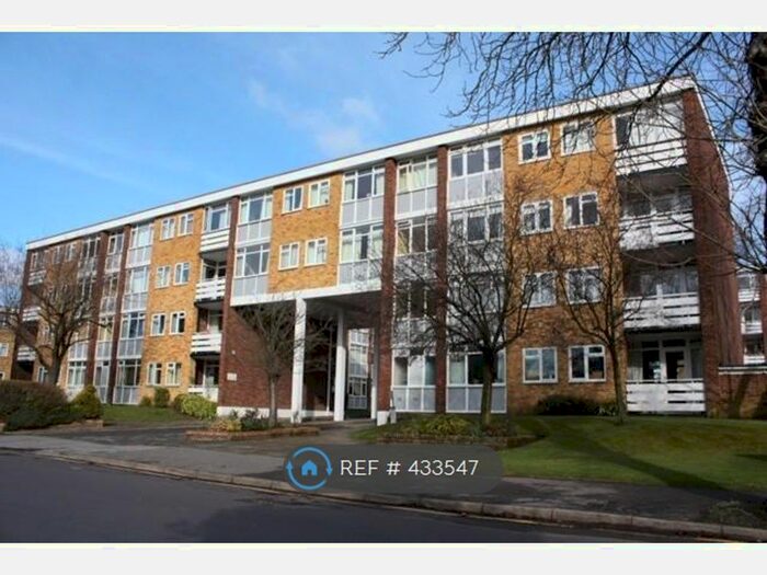 3 Bedroom Flat To Rent In Hill View Road, Woking, GU22