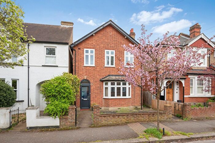 4 Bedroom Detached House For Sale In Derby Road, Surbiton, KT5