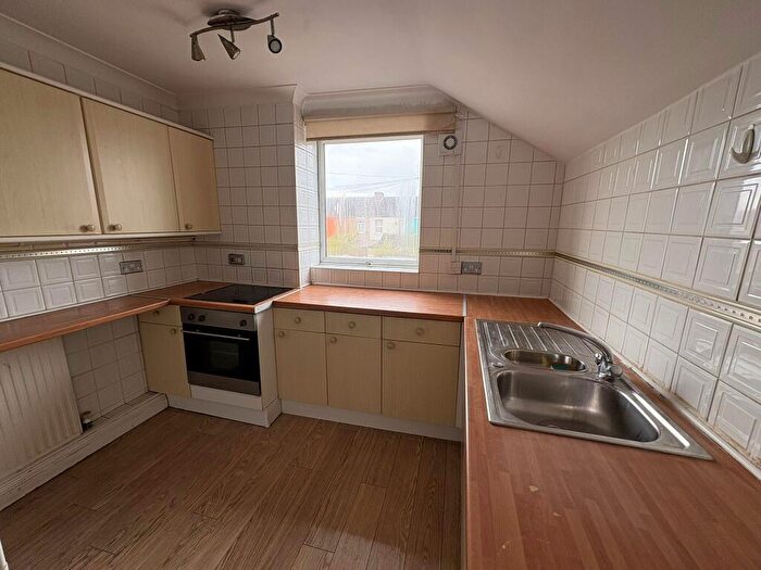 2 Bedroom Flat To Rent In County Road, Swindon, SN1