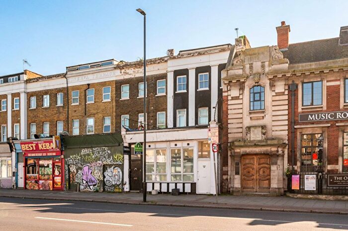 2 Bedroom Flat To Rent In New Cross Road, New Cross, London, SE14