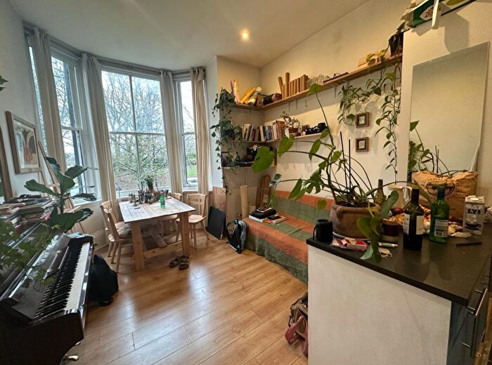 1 Bedroom Flat To Rent In Moorland Road, Leeds, West Yorkshire, LS6