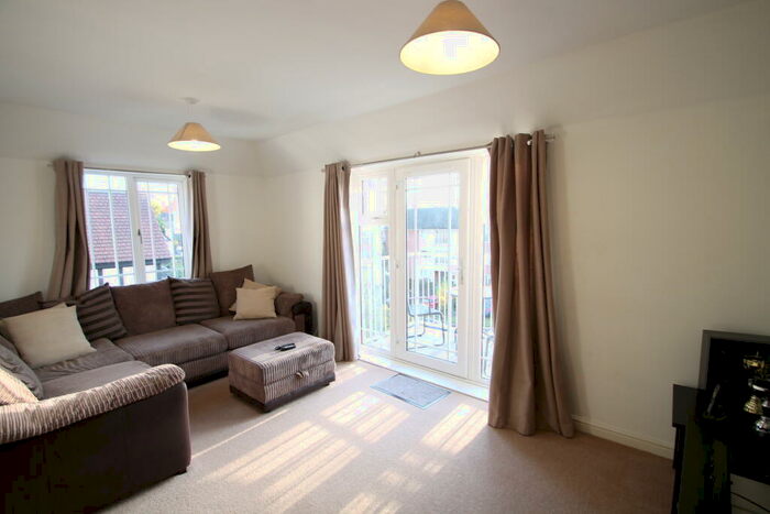 2 Bedroom Flat To Rent In East Lodge, Beckenham Grove, Bromley, BR2