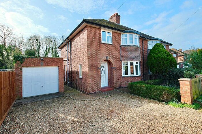 3 Bedroom Semi Detached House For Sale In Castle Hill, Huntingdon, PE29