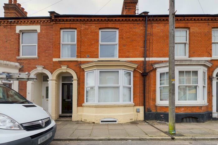 4 Bedroom House To Rent In Derby Road, Northampton, NN1