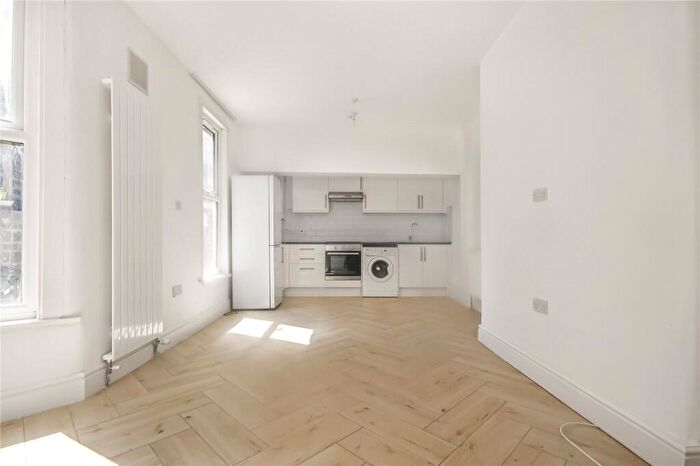 1 Bedroom Apartment To Rent In Knights Hill, London, SE27