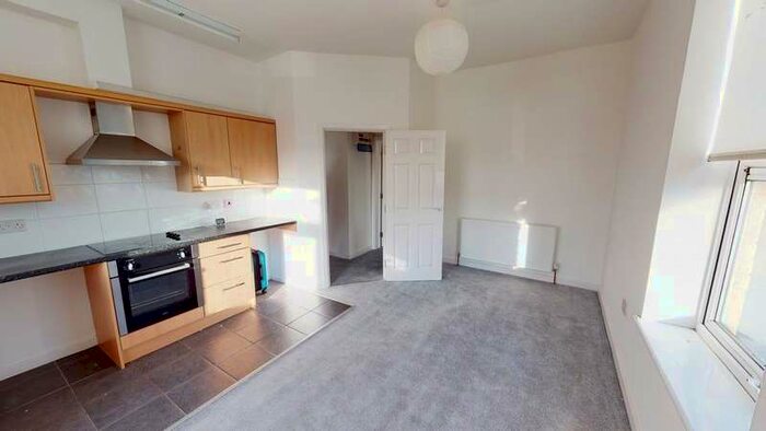 2 Bedroom Flat To Rent In Flat 4, Spring Bank, Hull, HU3