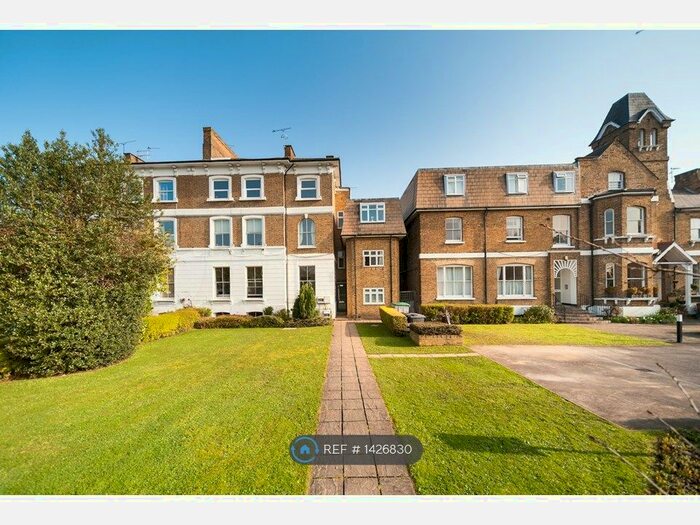 3 Bedroom Flat To Rent In Hampton Road, Teddington, TW11