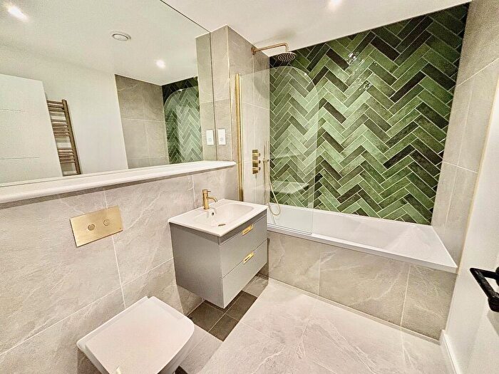 1 Bedroom Flat To Rent In Caroline Street, Limehouse, E1