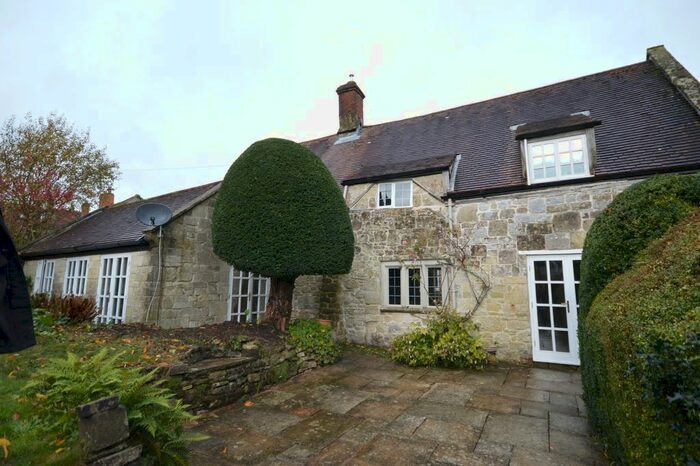 3 Bedroom Property To Rent In High Street, Tisbury, Wiltshire, SP3