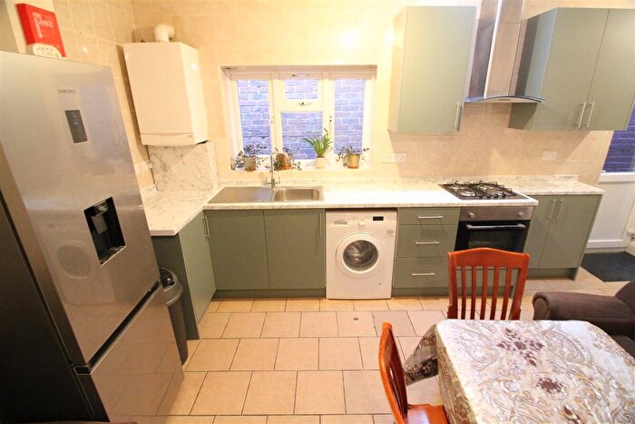 3 Bedroom Flat To Rent In Bulstrode Avenue, Hounslow, TW3