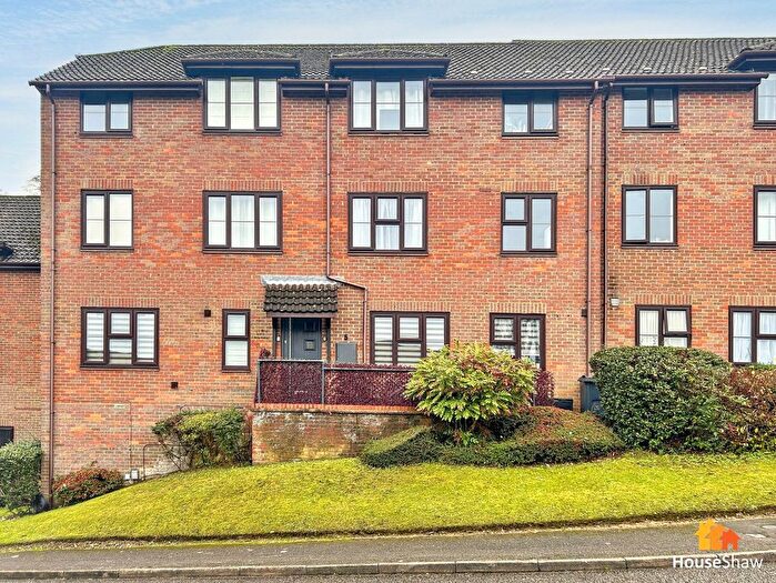 1 Bedroom Flat For Sale In Stoney Grove, Chesham, HP5