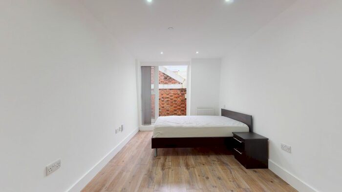 Studio To Rent In Kilburn High Road, London NW6