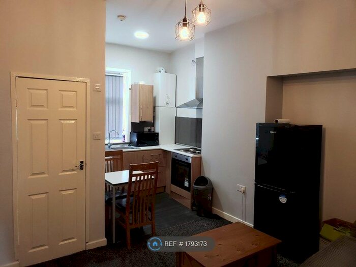 1 Bedroom Flat To Rent In Green Street, Burnley, BB10