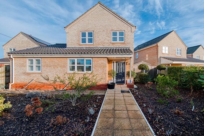 3 Bedroom Detached House For Sale In Beccles Road, Bradwell, NR31