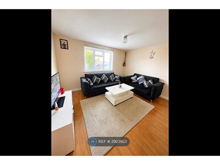 1 Bedroom Flat To Rent In Rohan Place, Ilford, IG4
